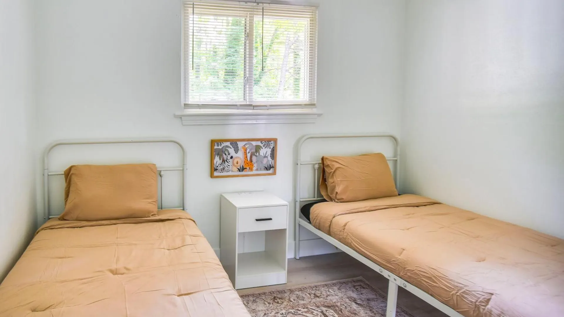 Pet-Friendly Norfolk Retreat About 7 Mi To Beach! Virginia Beach USA