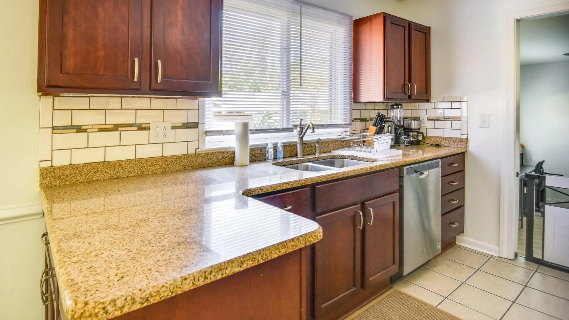 Pet-Friendly Norfolk Retreat About 7 Mi To Beach! Virginia Beach Feriehus
